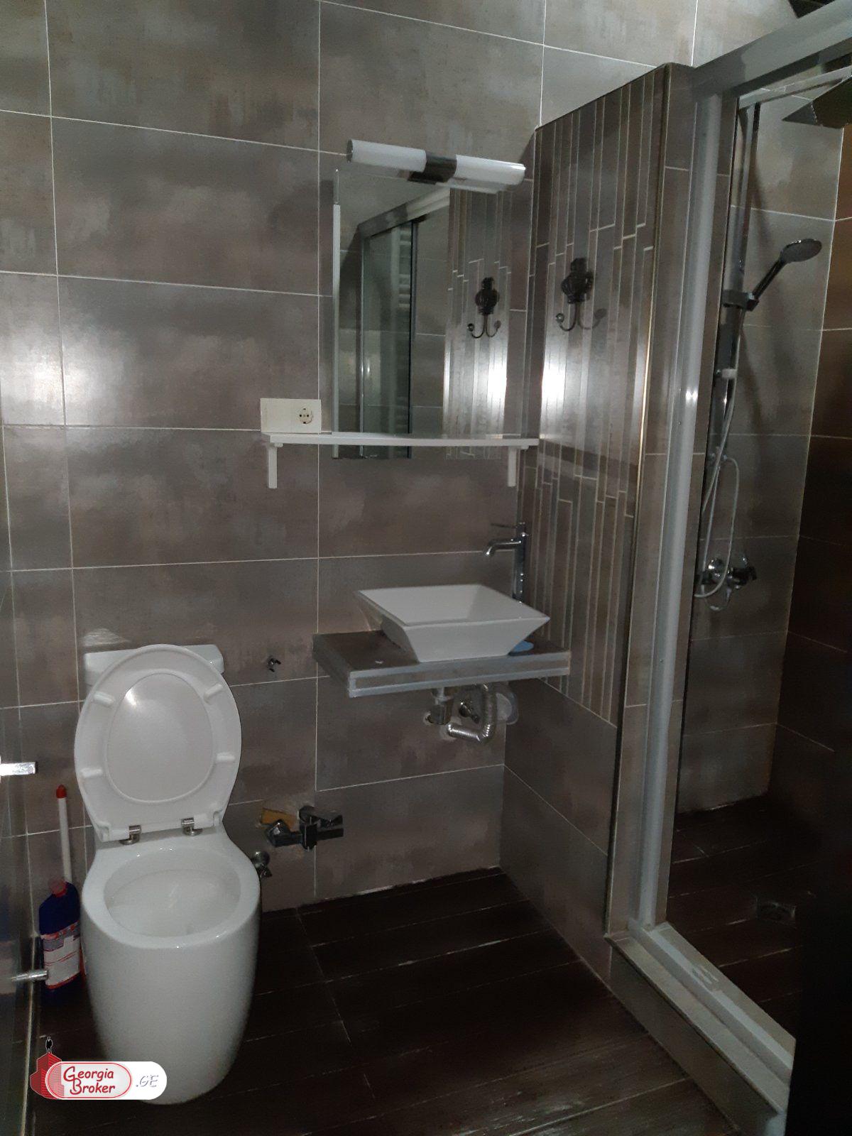 продается квартира с новым ремонтом 3-комнаты